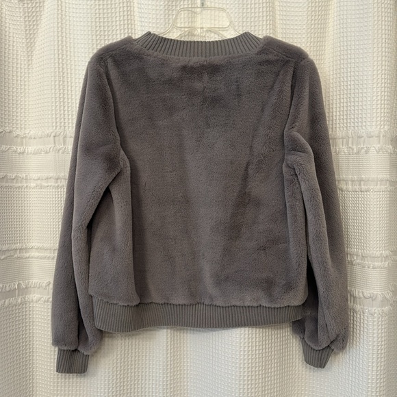 Short fluffy gray sweater - Picture 4 of 4